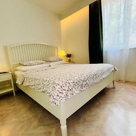 The L Place By Right Place 스플리트